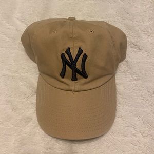 Beige Yankees hat